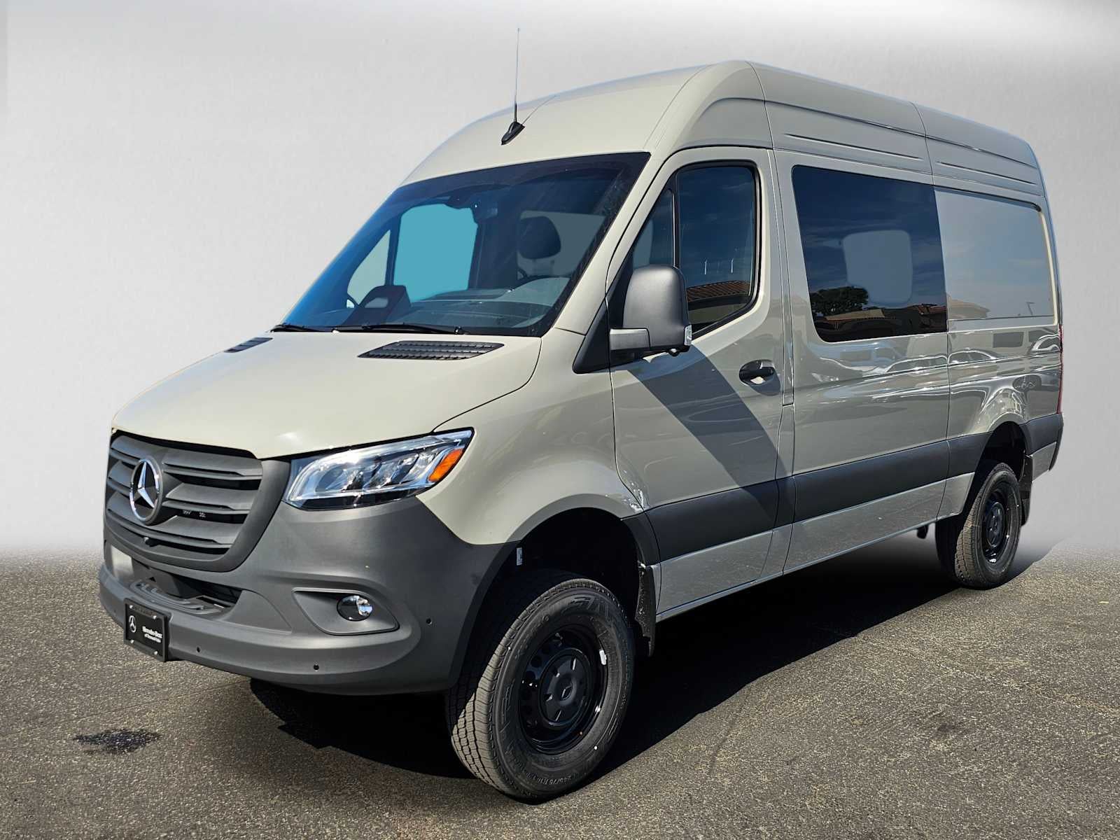 2026 Mercedes-Benz Sprinter Crew 2500 Standard Roof I4 Diesel HO 144 AWD