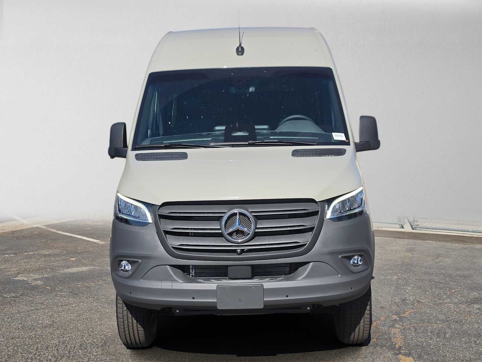 2026 Mercedes-Benz Sprinter 2500 Standard Roof I4 Diesel HO 144 AWD