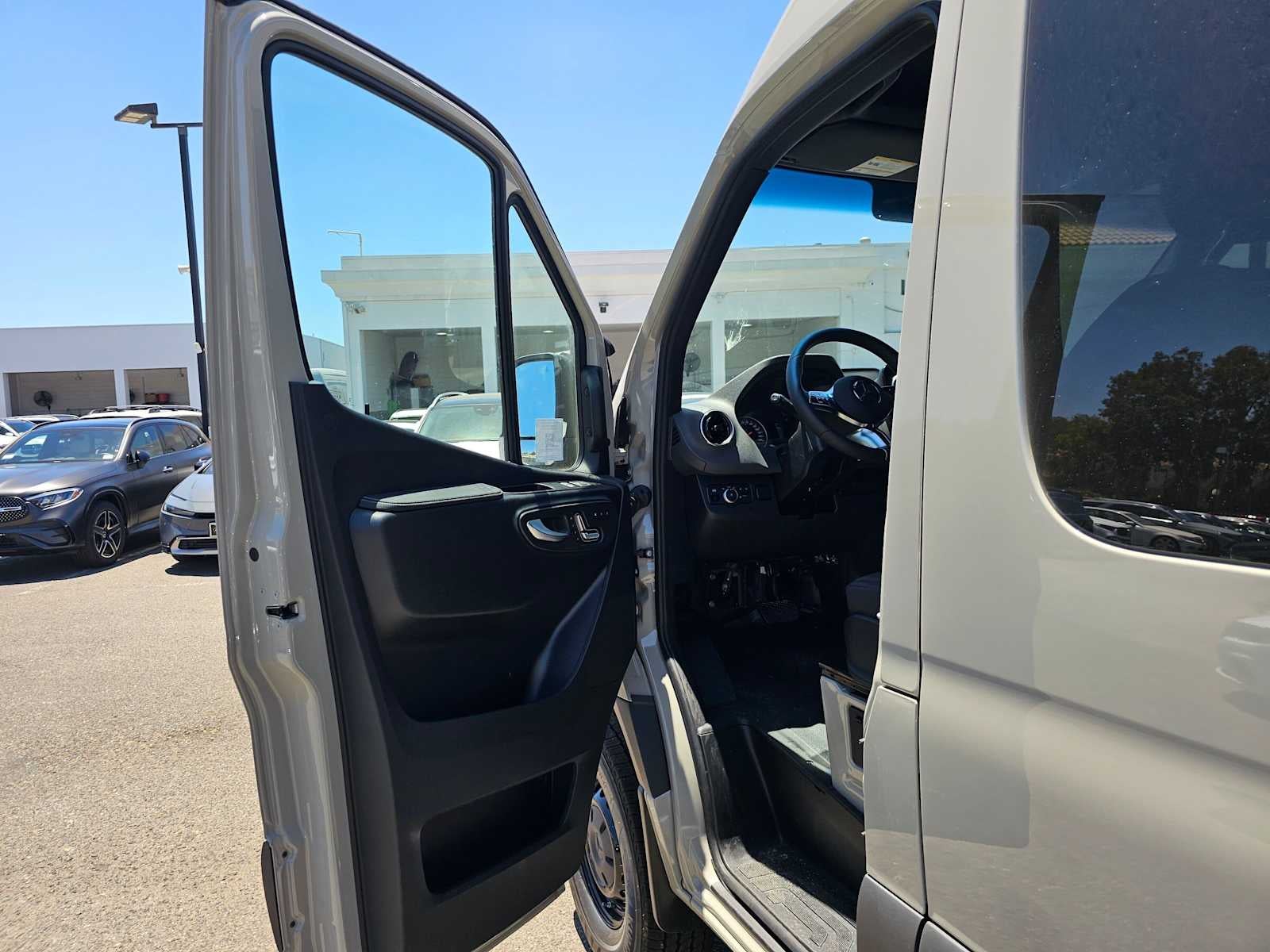2026 Mercedes-Benz Sprinter 2500 Standard Roof I4 Diesel HO 144 AWD