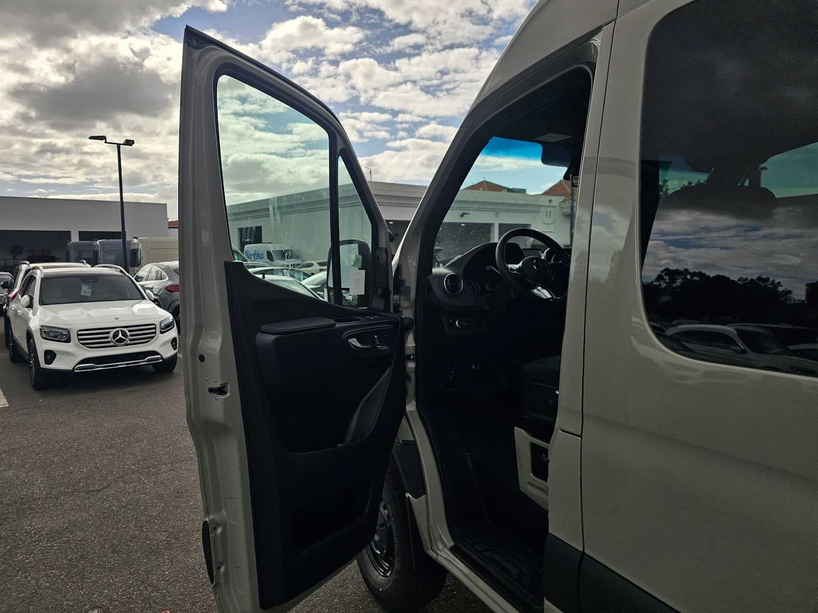 2026 Mercedes-Benz Sprinter Crew 2500 Standard Roof I4 Diesel HO 144 AWD