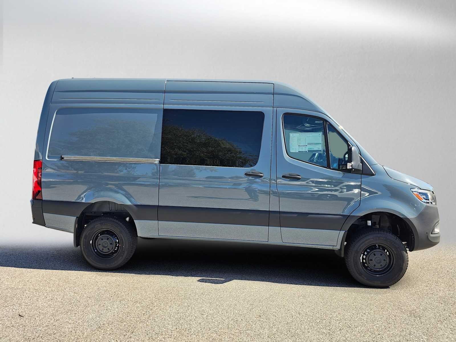 2026 Mercedes-Benz Sprinter Crew 2500 Standard Roof I4 Diesel HO 144 AWD