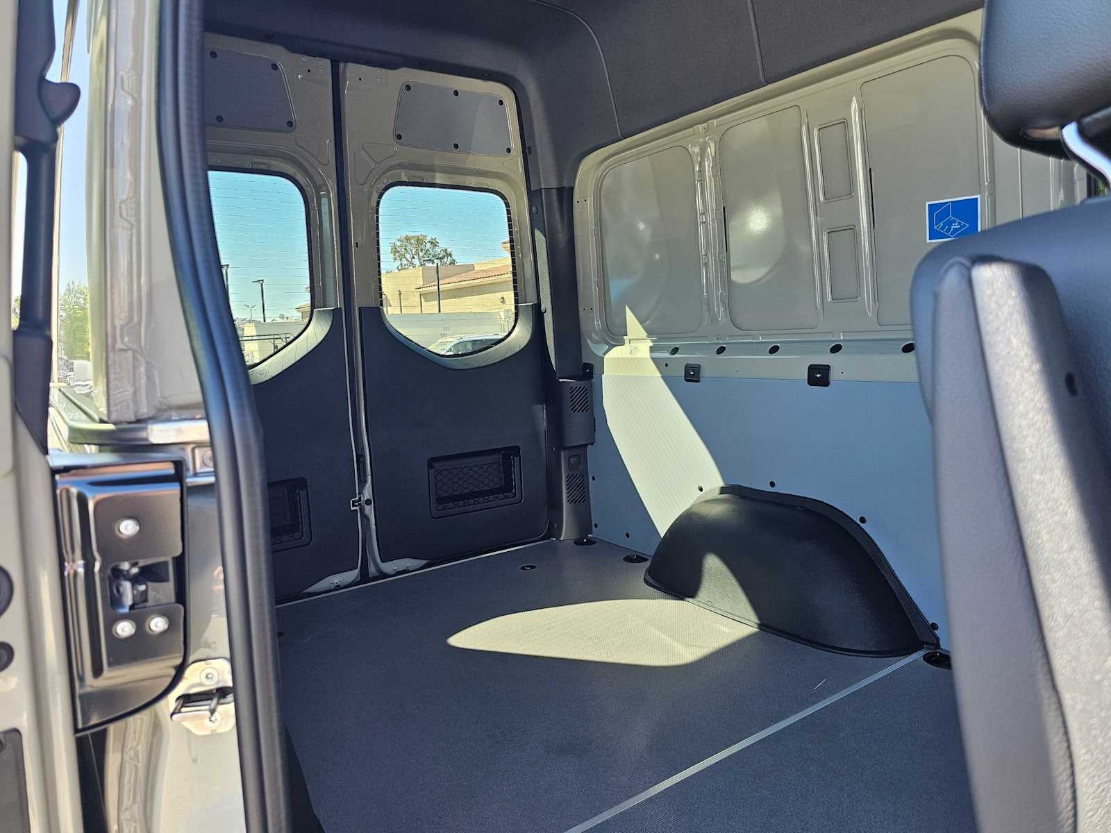 2026 Mercedes-Benz Sprinter 2500 Standard Roof I4 Diesel HO 144 AWD