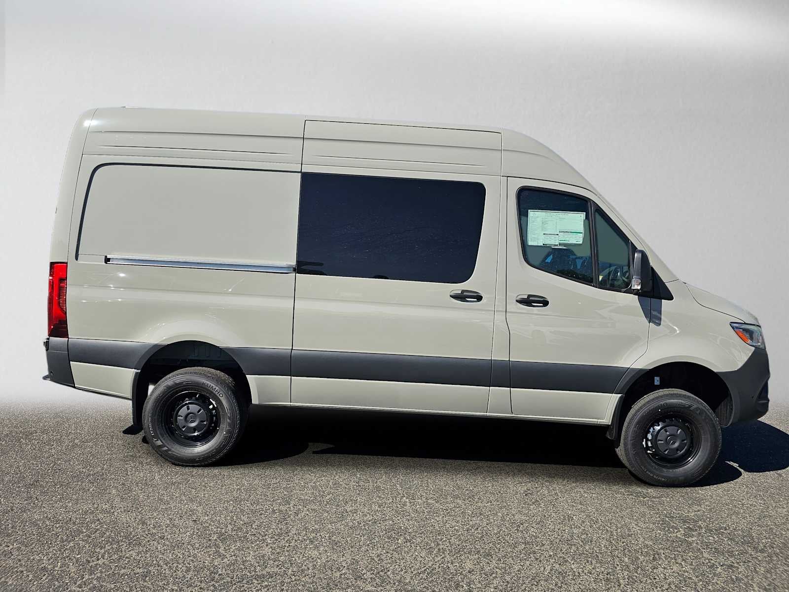 2026 Mercedes-Benz Sprinter 2500 Standard Roof I4 Diesel HO 144 AWD