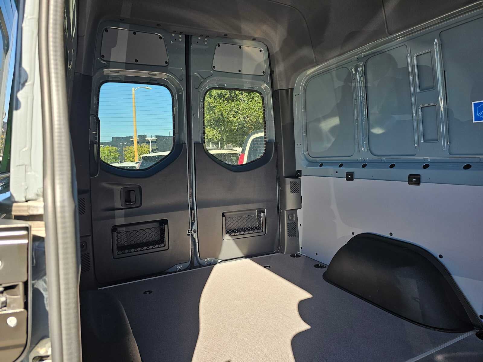 2026 Mercedes-Benz Sprinter 2500 Standard Roof I4 Diesel HO 144 AWD