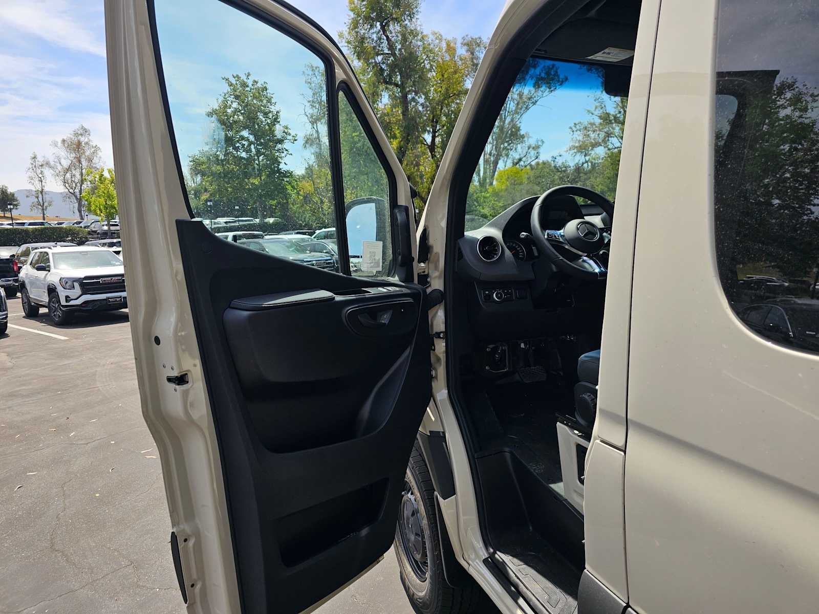 2026 Mercedes-Benz Sprinter Crew 2500 Standard Roof I4 Diesel HO 144 AWD