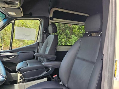 2026 Mercedes-Benz Sprinter Crew 2500 Standard Roof I4 Diesel HO 144 AWD