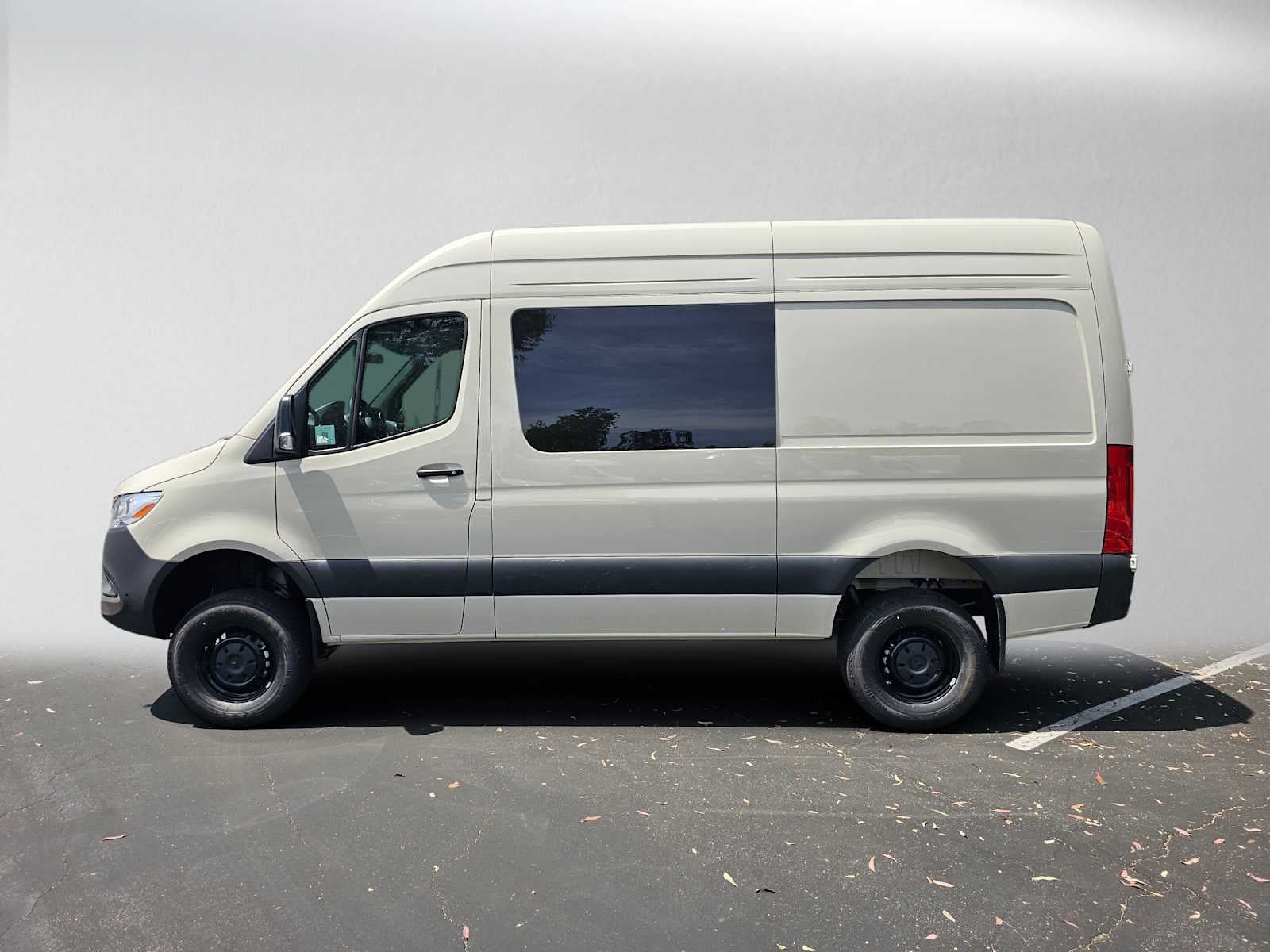 2026 Mercedes-Benz Sprinter Crew 2500 Standard Roof I4 Diesel HO 144 AWD