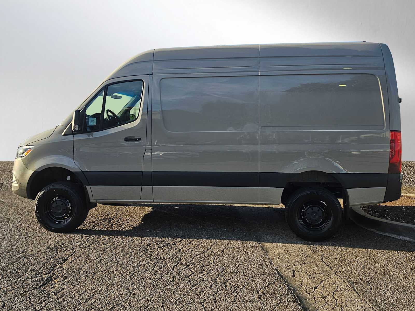 2026 Mercedes-Benz Sprinter 2500 Standard Roof I4 Diesel HO 144 AWD