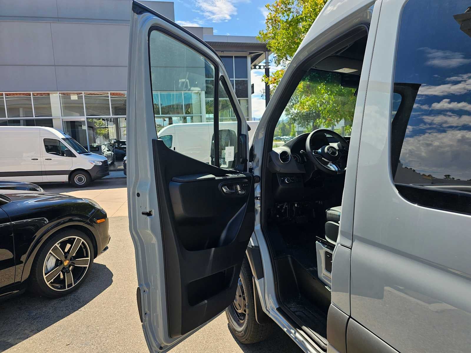 2026 Mercedes-Benz Sprinter Crew 2500 Standard Roof I4 Diesel HO 144 AWD