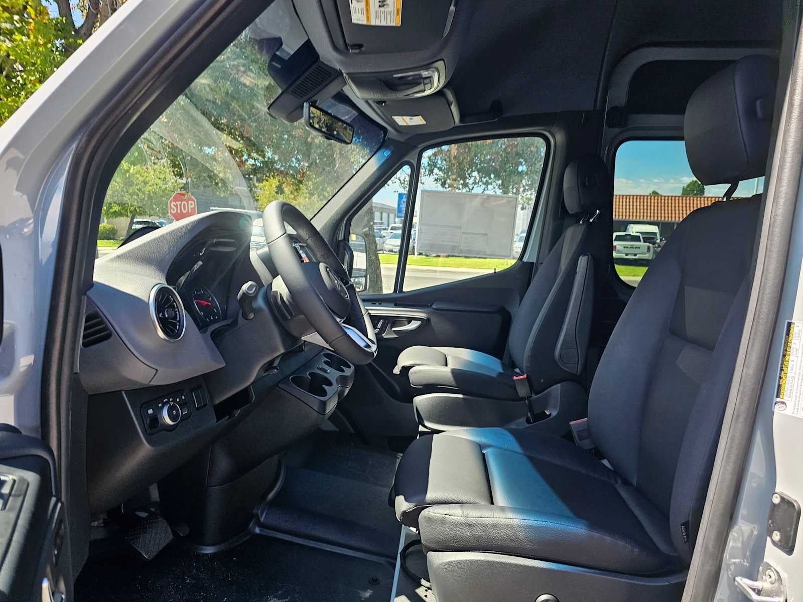 2026 Mercedes-Benz Sprinter Crew 2500 Standard Roof I4 Diesel HO 144 AWD