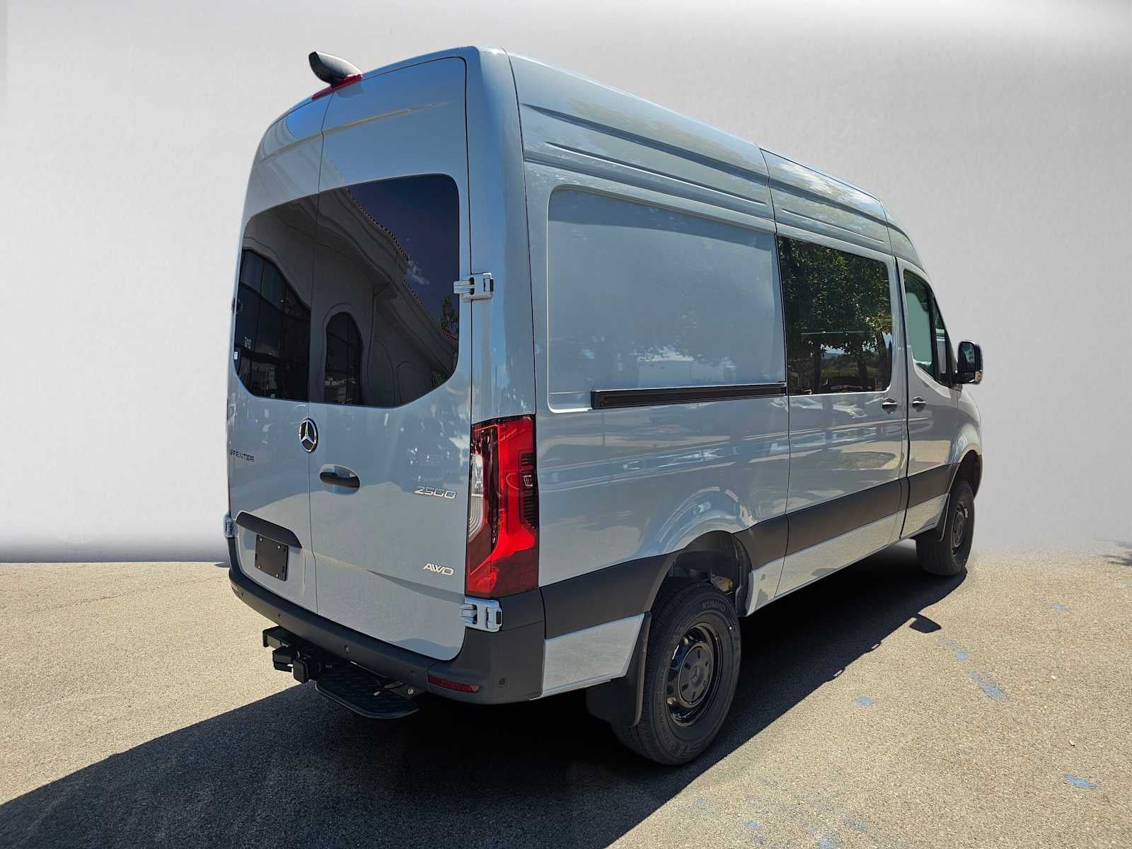 2026 Mercedes-Benz Sprinter Crew 2500 Standard Roof I4 Diesel HO 144 AWD