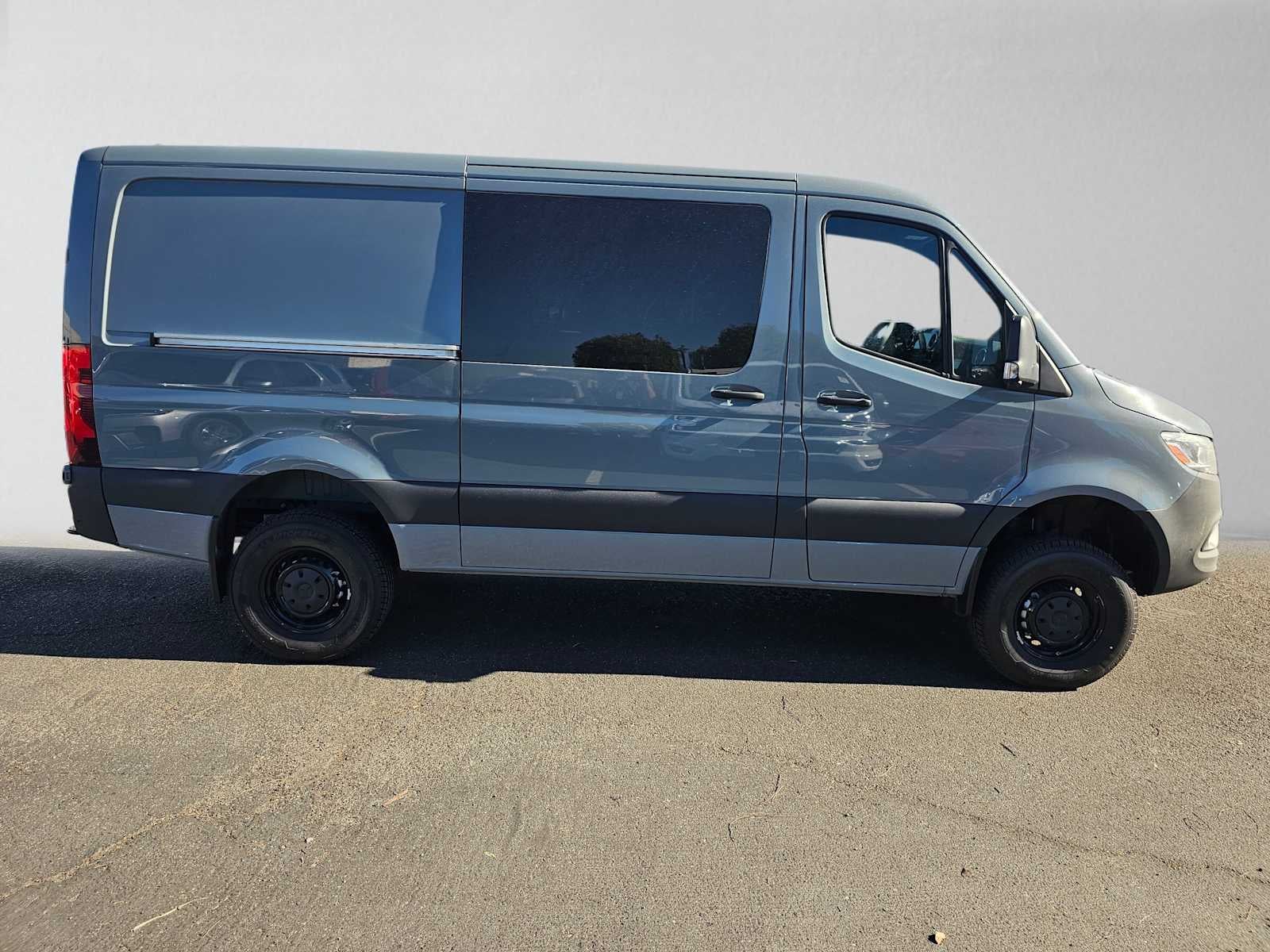 2026 Mercedes-Benz Sprinter Crew 2500 Standard Roof I4 Diesel HO 144 AWD