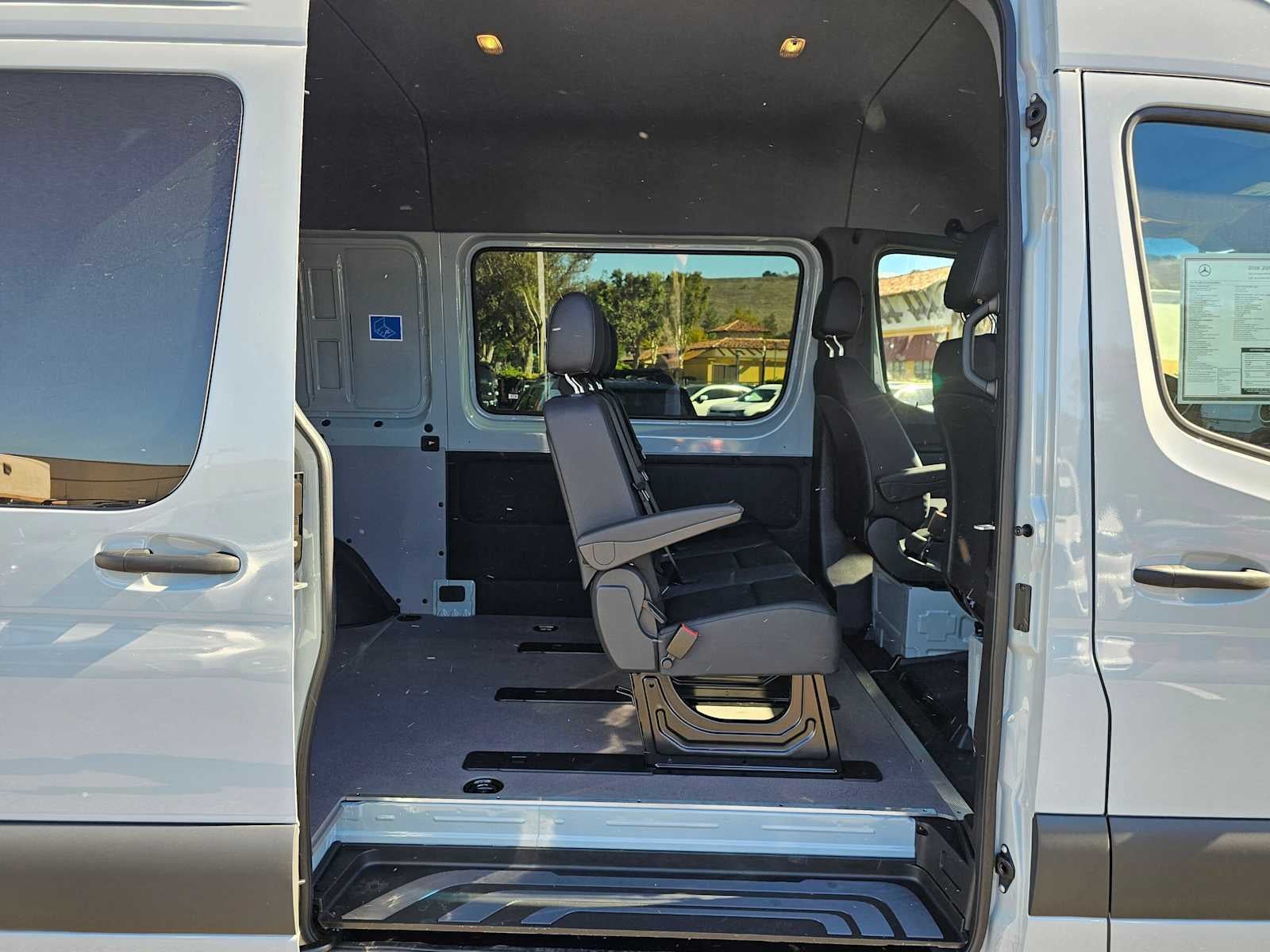 2026 Mercedes-Benz Sprinter Crew 2500 Standard Roof I4 Diesel HO 144 AWD