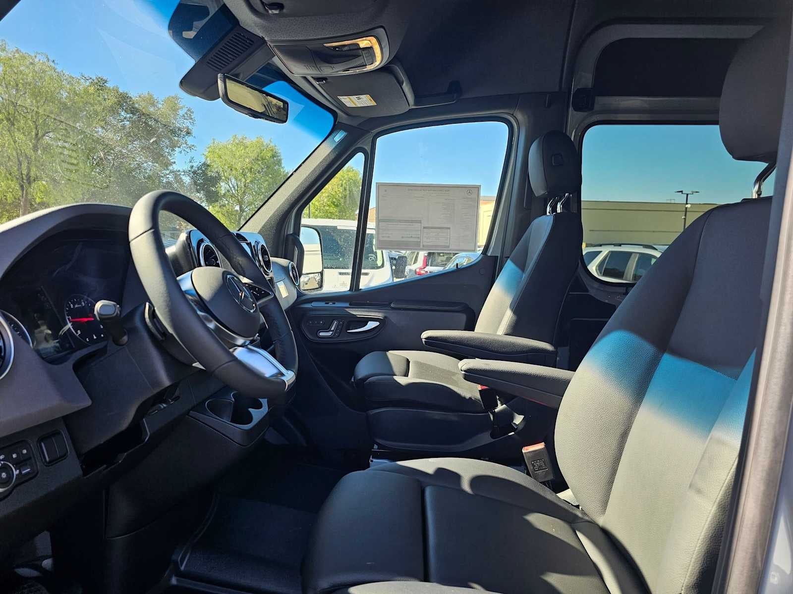 2026 Mercedes-Benz Sprinter Crew 2500 Standard Roof I4 Diesel HO 144 AWD
