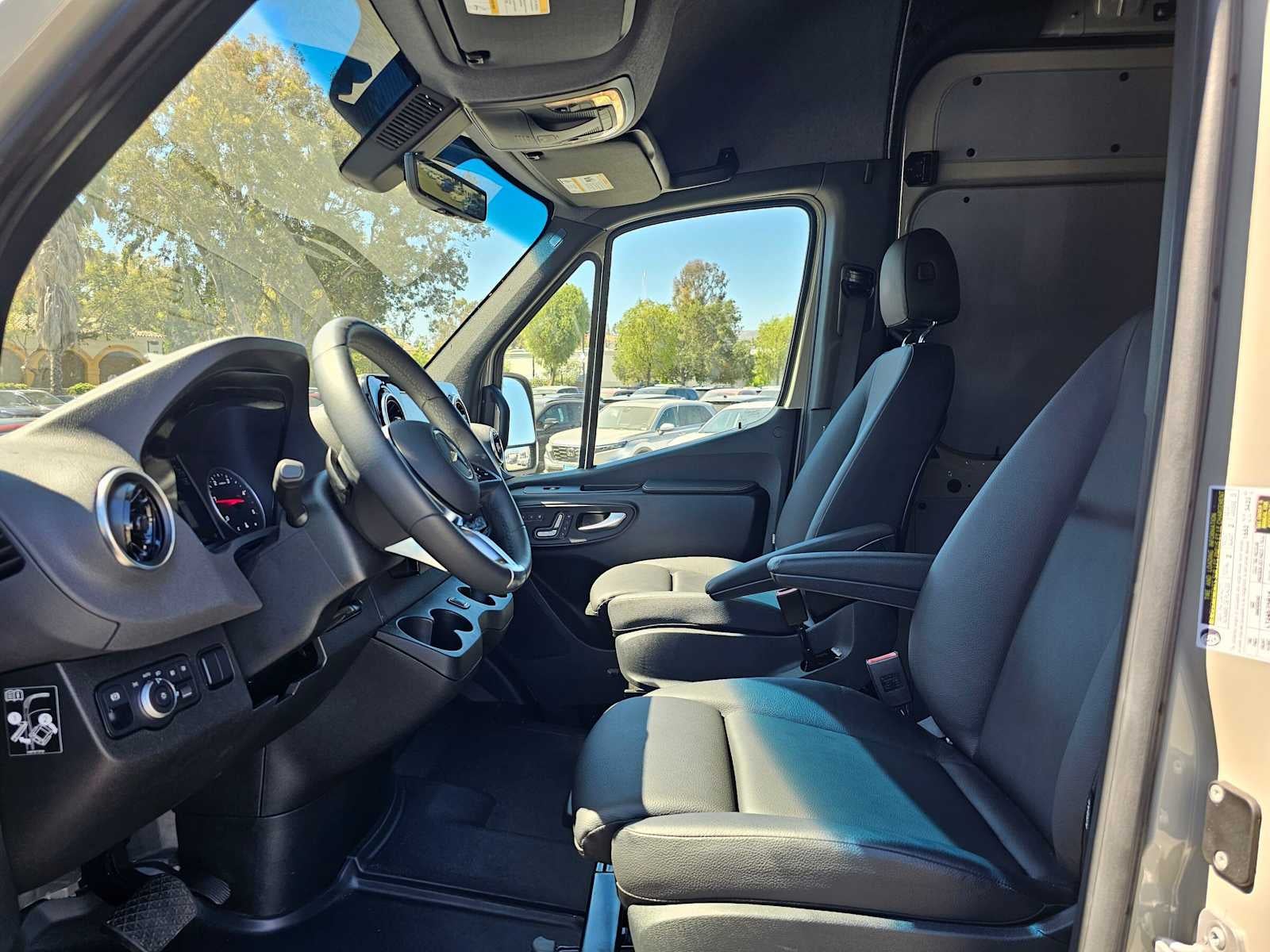2026 Mercedes-Benz Sprinter 2500 Standard Roof I4 Diesel HO 144 AWD