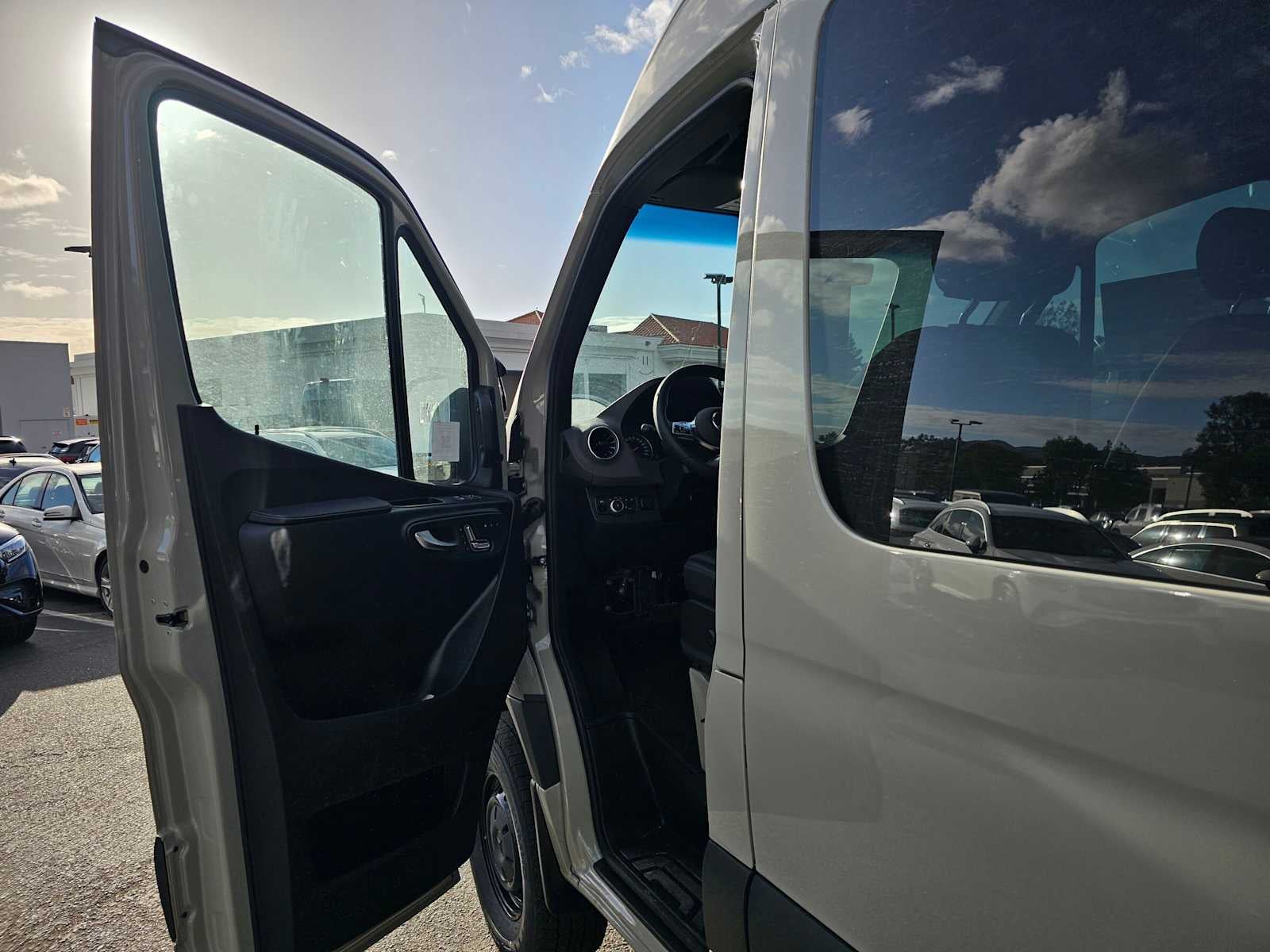 2026 Mercedes-Benz Sprinter Crew 2500 Standard Roof I4 Diesel HO 144 AWD