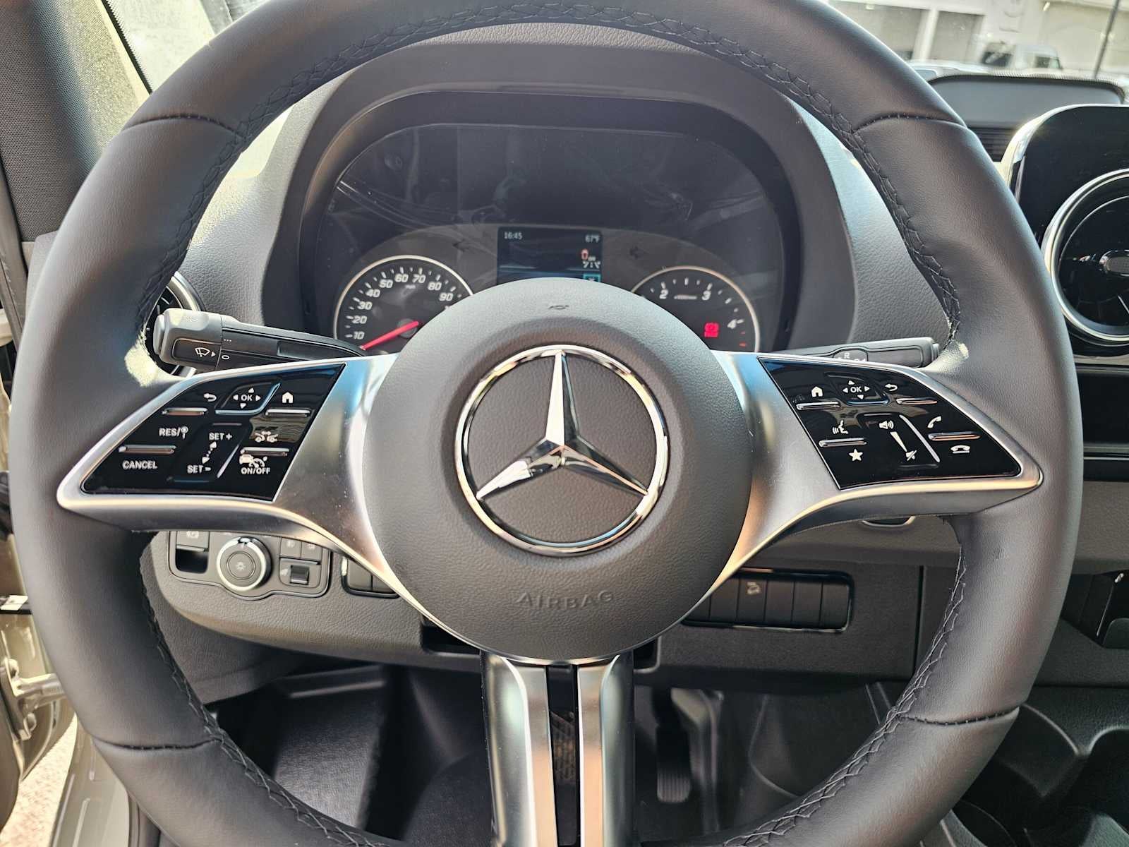 2026 Mercedes-Benz Sprinter Crew 2500 Standard Roof I4 Diesel HO 144 AWD
