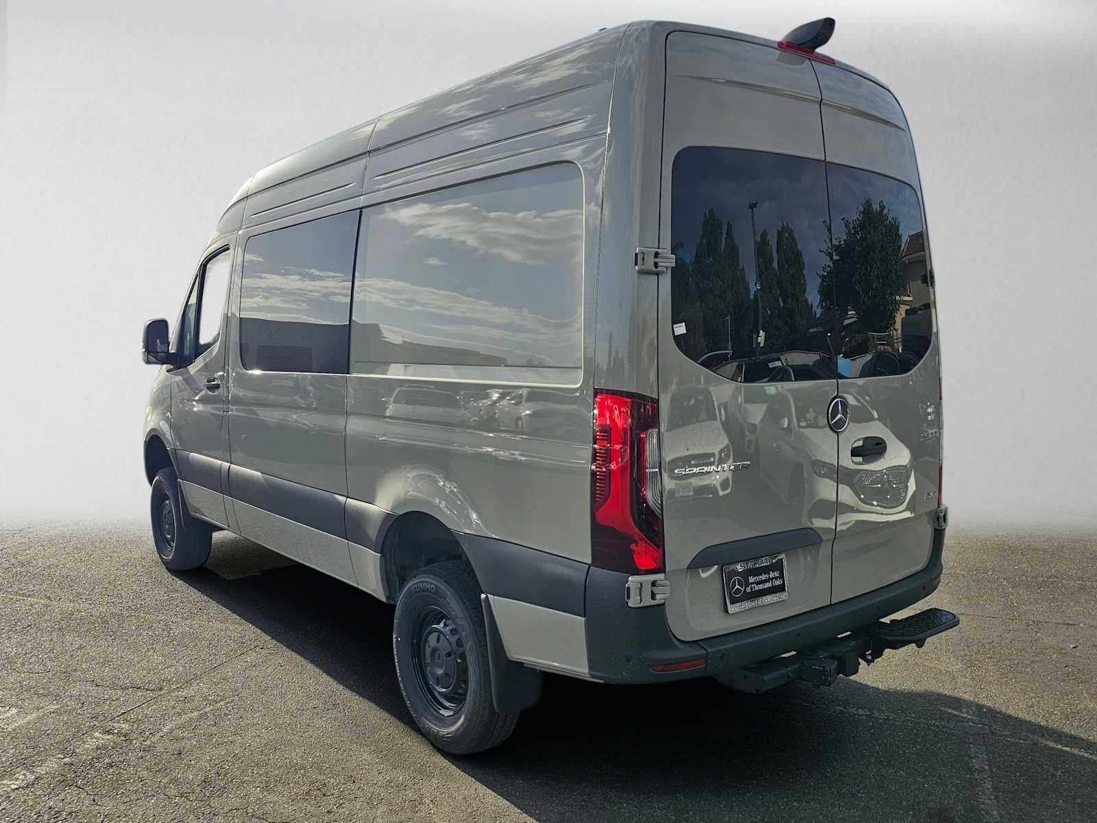 2026 Mercedes-Benz Sprinter Crew 2500 Standard Roof I4 Diesel HO 144 AWD