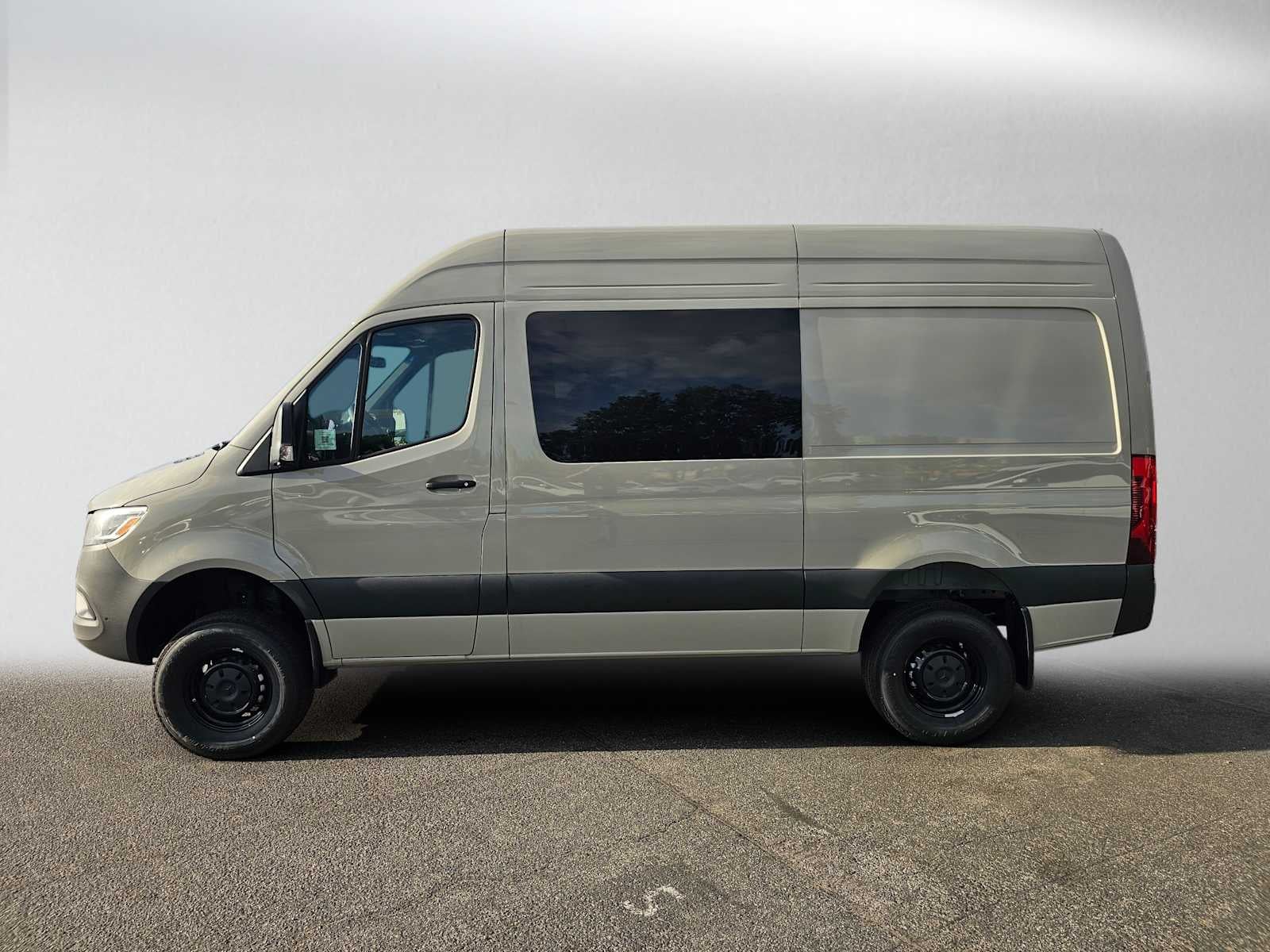 2026 Mercedes-Benz Sprinter Crew 2500 Standard Roof I4 Diesel HO 144 AWD