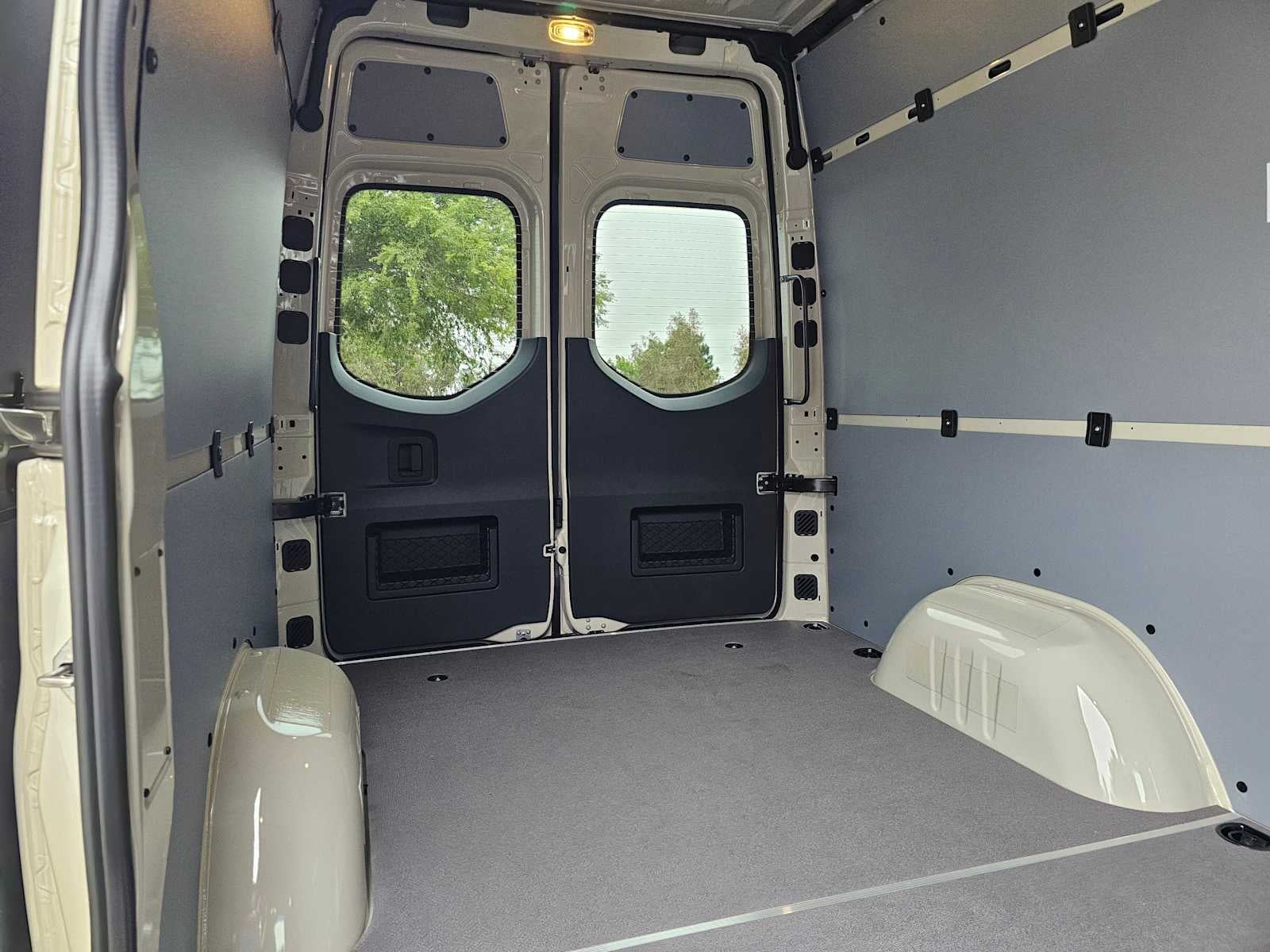 2026 Mercedes-Benz Sprinter 2500 Standard Roof I4 Diesel HO 144 AWD
