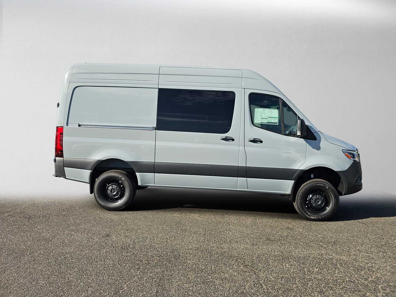 2026 Mercedes-Benz Sprinter 2500 Standard Roof I4 Diesel HO 144 AWD