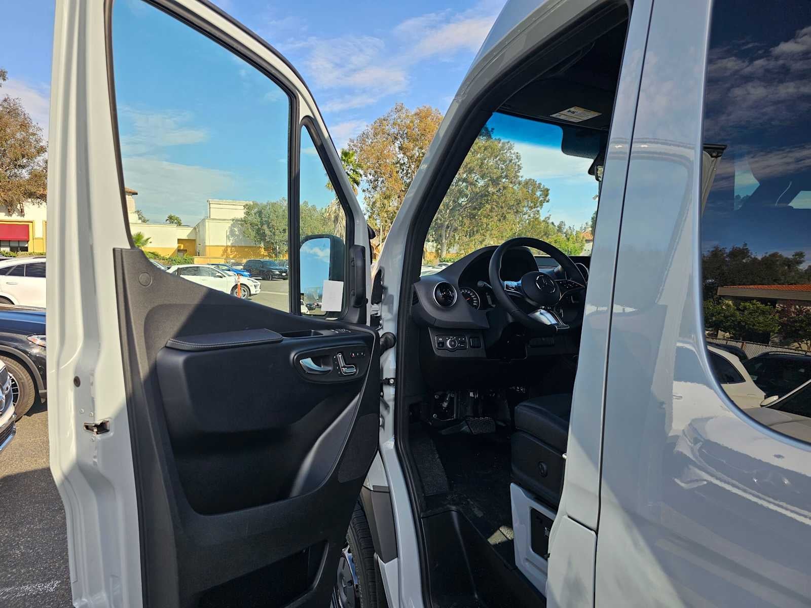 2026 Mercedes-Benz Sprinter 2500 Standard Roof I4 Diesel HO 144 AWD