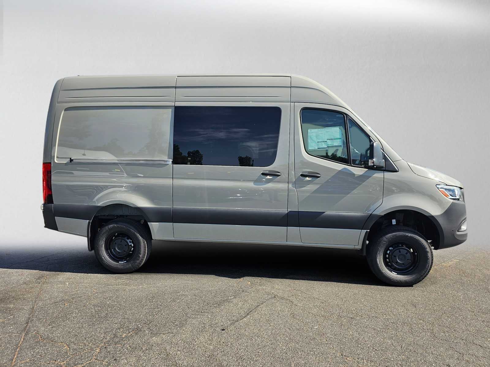 2026 Mercedes-Benz Sprinter Crew 2500 Standard Roof I4 Diesel HO 144 AWD