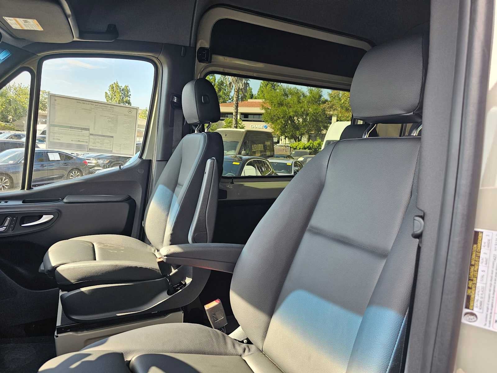 2026 Mercedes-Benz Sprinter Crew 2500 Standard Roof I4 Diesel HO 144 AWD