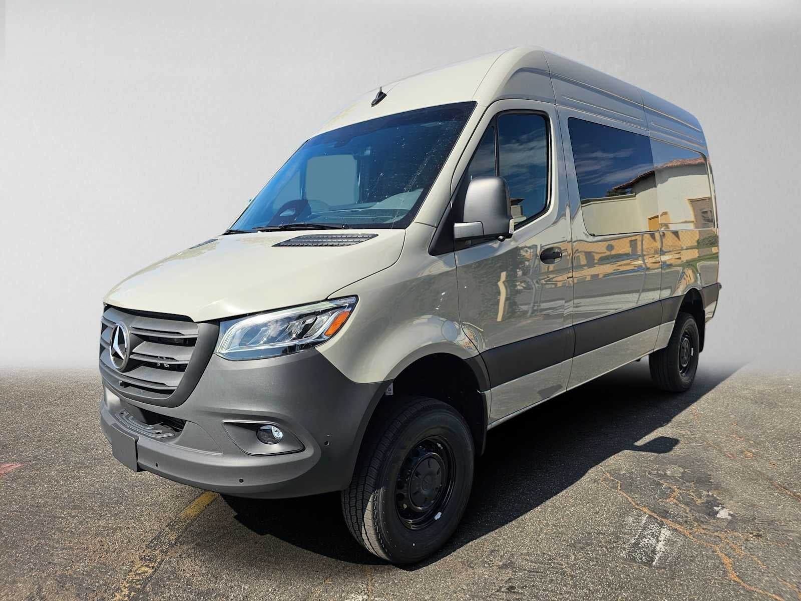2026 Mercedes-Benz Sprinter Crew 2500 Standard Roof I4 Diesel HO 144 AWD