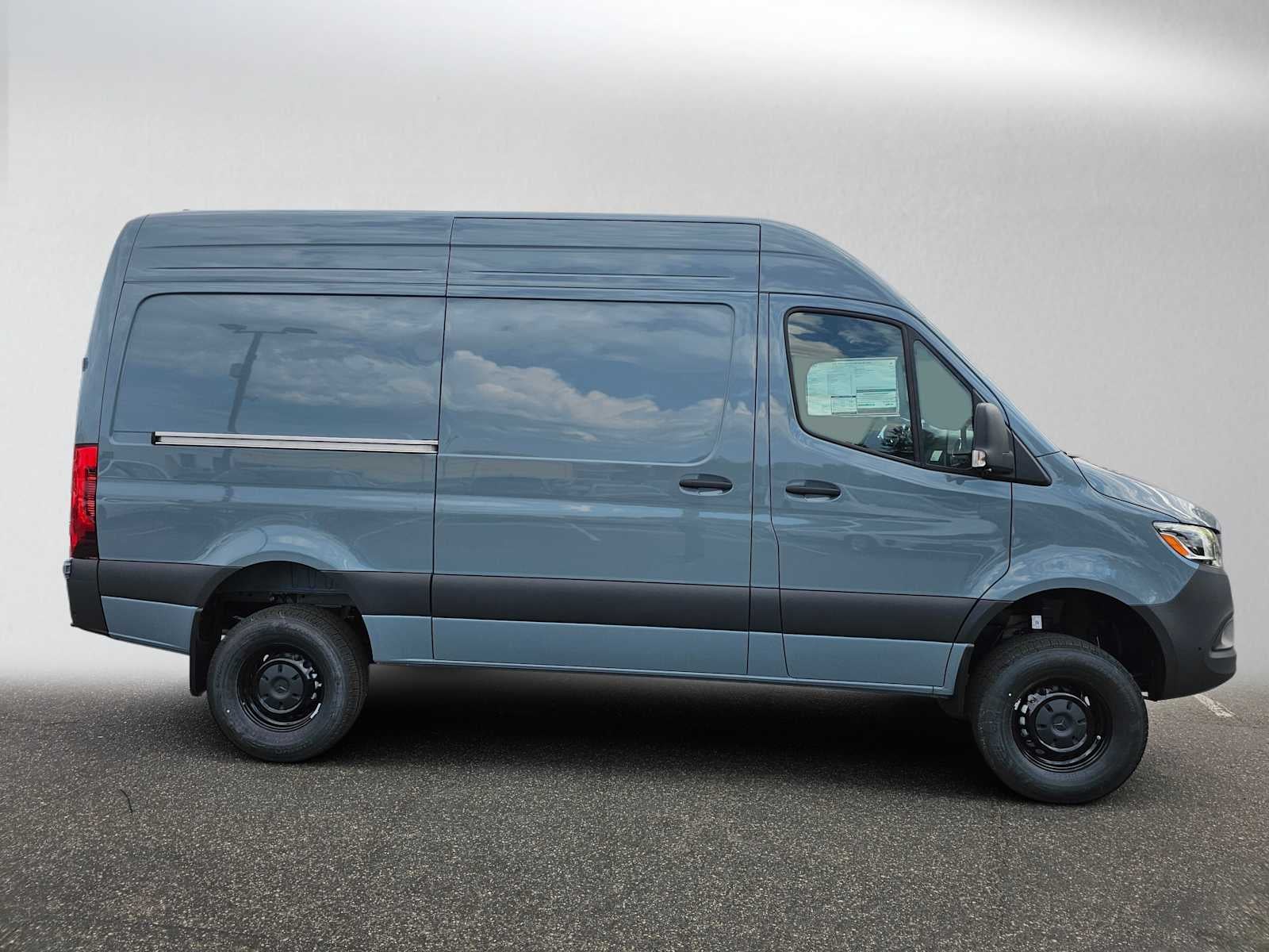2026 Mercedes-Benz Sprinter Cargo 2500 Standard Roof I4 Diesel HO 144 AWD
