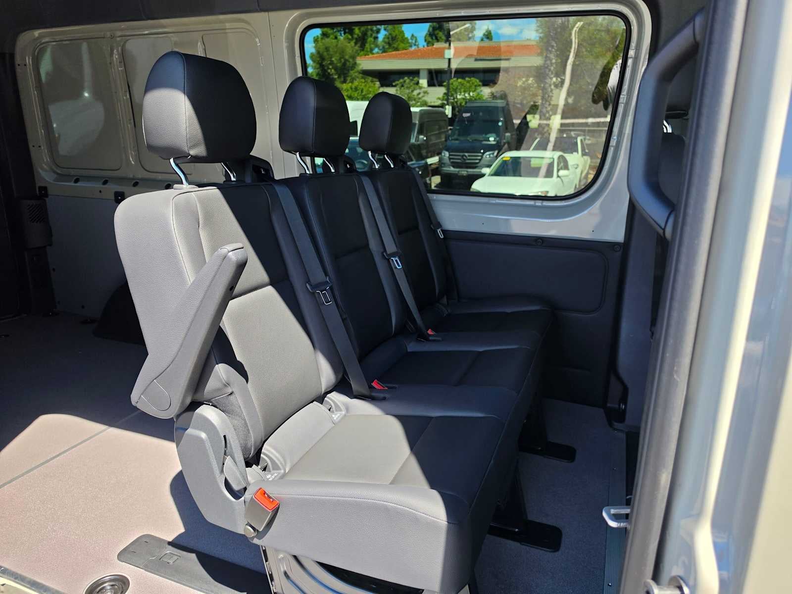 2026 Mercedes-Benz Sprinter Crew 2500 Standard Roof I4 Diesel HO 144 AWD