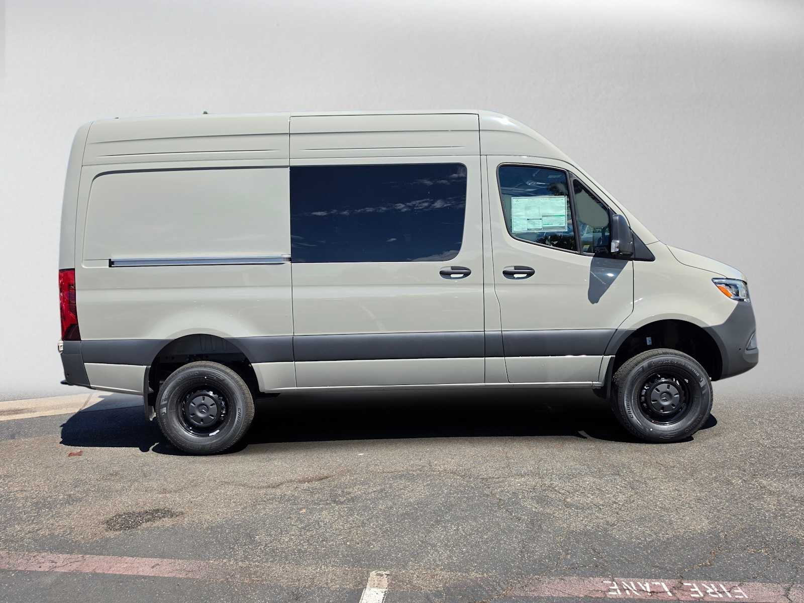 2026 Mercedes-Benz Sprinter Crew 2500 Standard Roof I4 Diesel HO 144 AWD