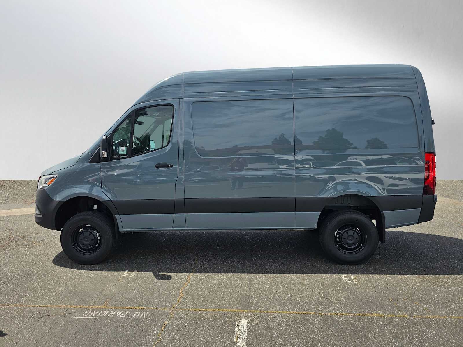 2026 Mercedes-Benz Sprinter 2500 Standard Roof I4 Diesel HO 144 AWD