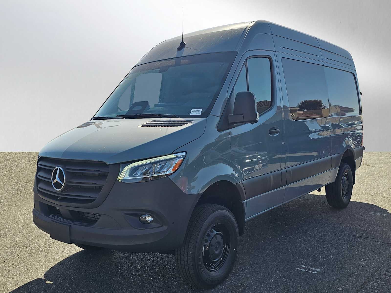 2026 Mercedes-Benz Sprinter 2500 Standard Roof I4 Diesel HO 144 AWD