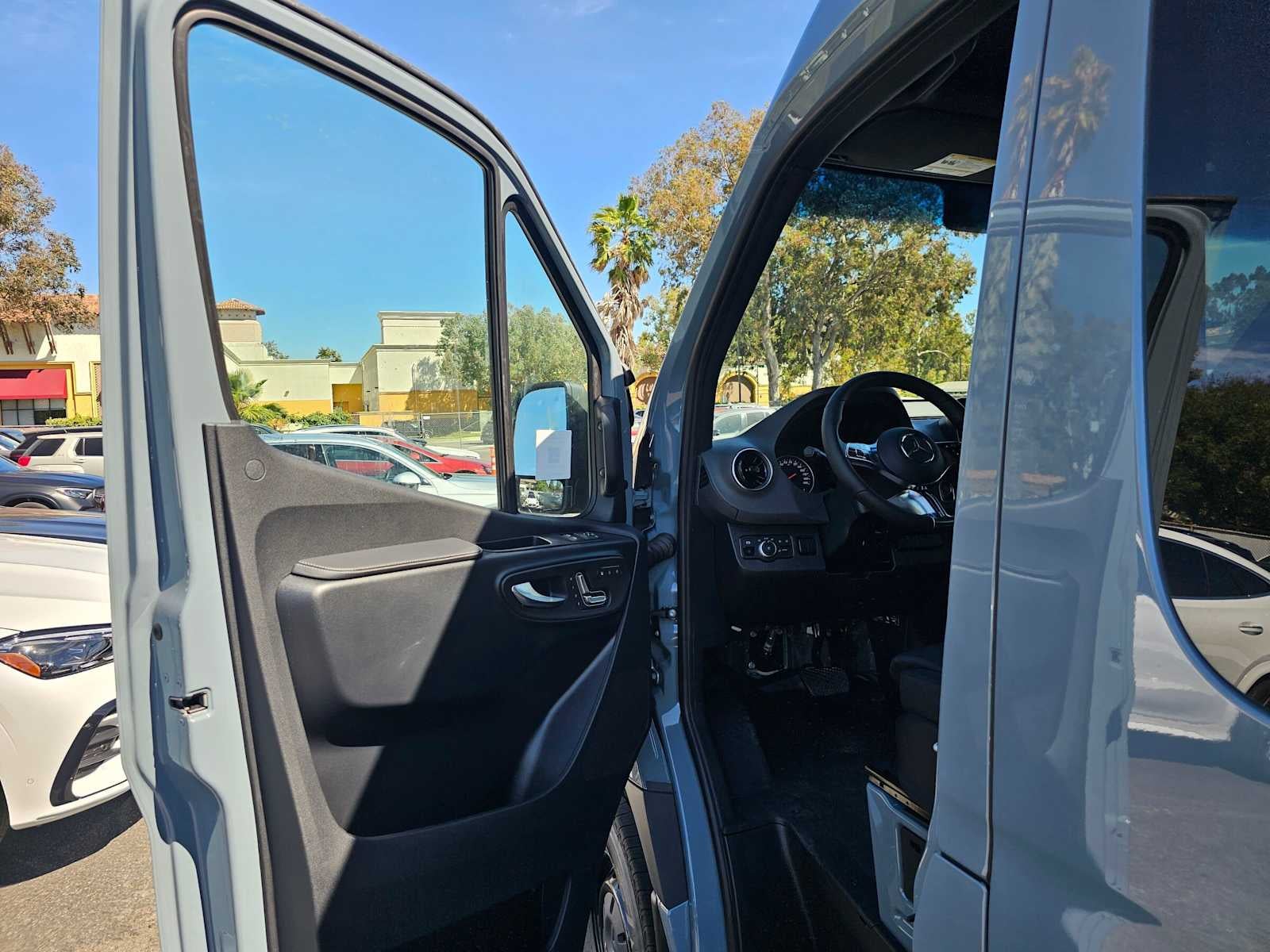 2026 Mercedes-Benz Sprinter 2500 Standard Roof I4 Diesel HO 144 AWD