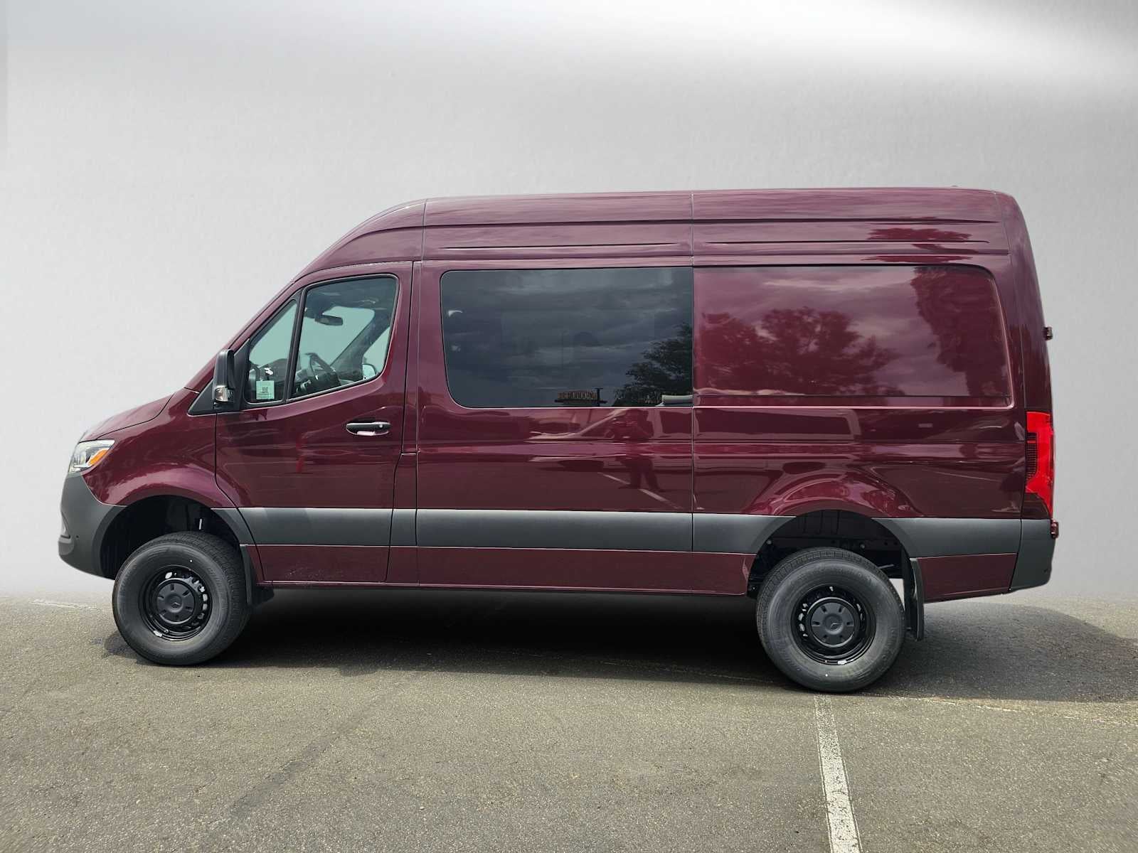 2026 Mercedes-Benz Sprinter Crew 2500 Standard Roof I4 Diesel HO 144 AWD