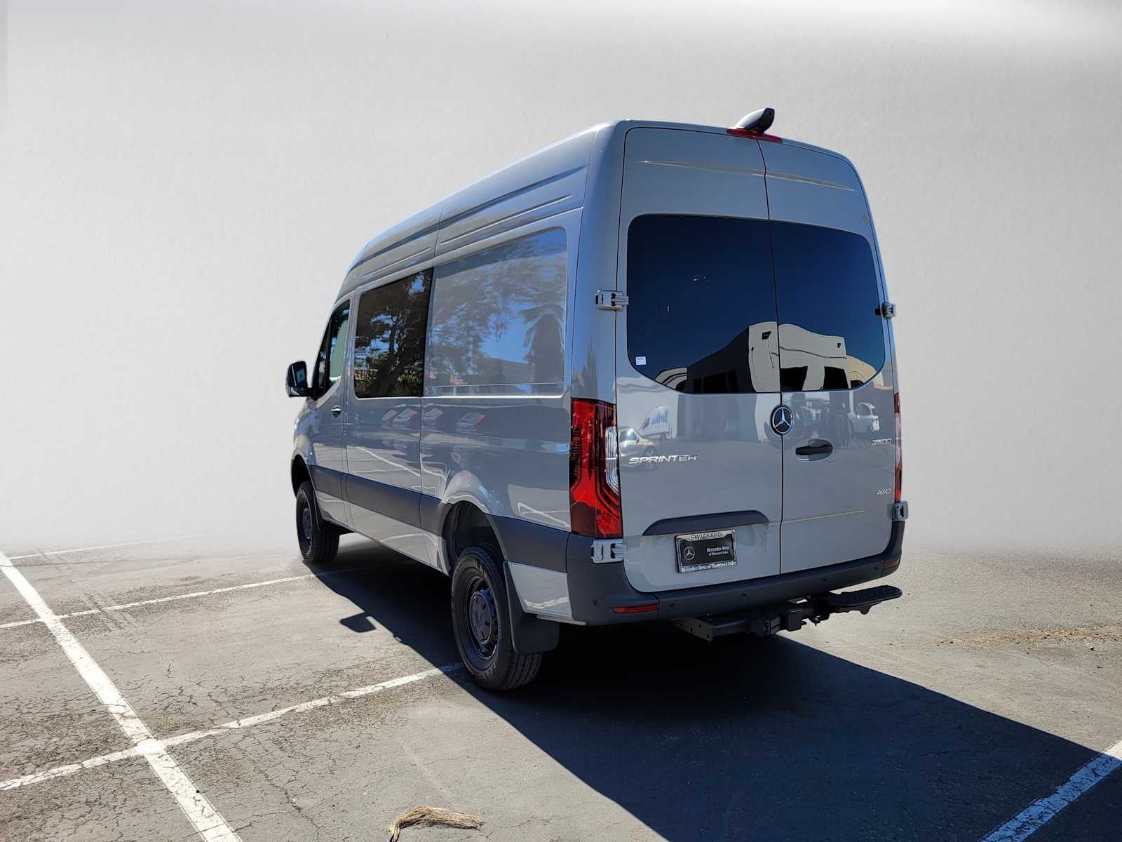 2026 Mercedes-Benz Sprinter Crew 2500 Standard Roof I4 Diesel HO 144 AWD
