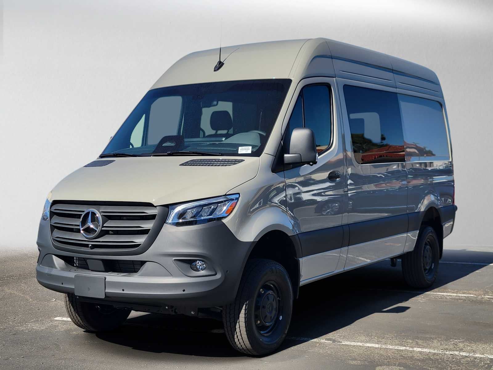 2026 Mercedes-Benz Sprinter Crew 2500 Standard Roof I4 Diesel HO 144 AWD