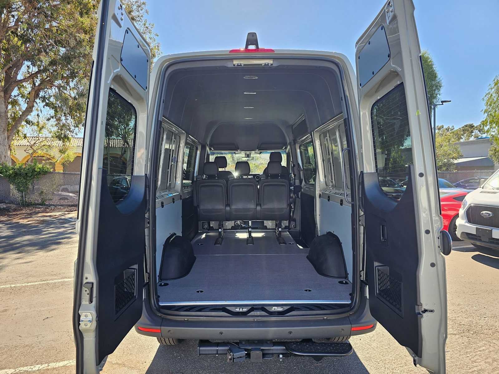 2026 Mercedes-Benz Sprinter Crew 2500 Standard Roof I4 Diesel HO 144 AWD
