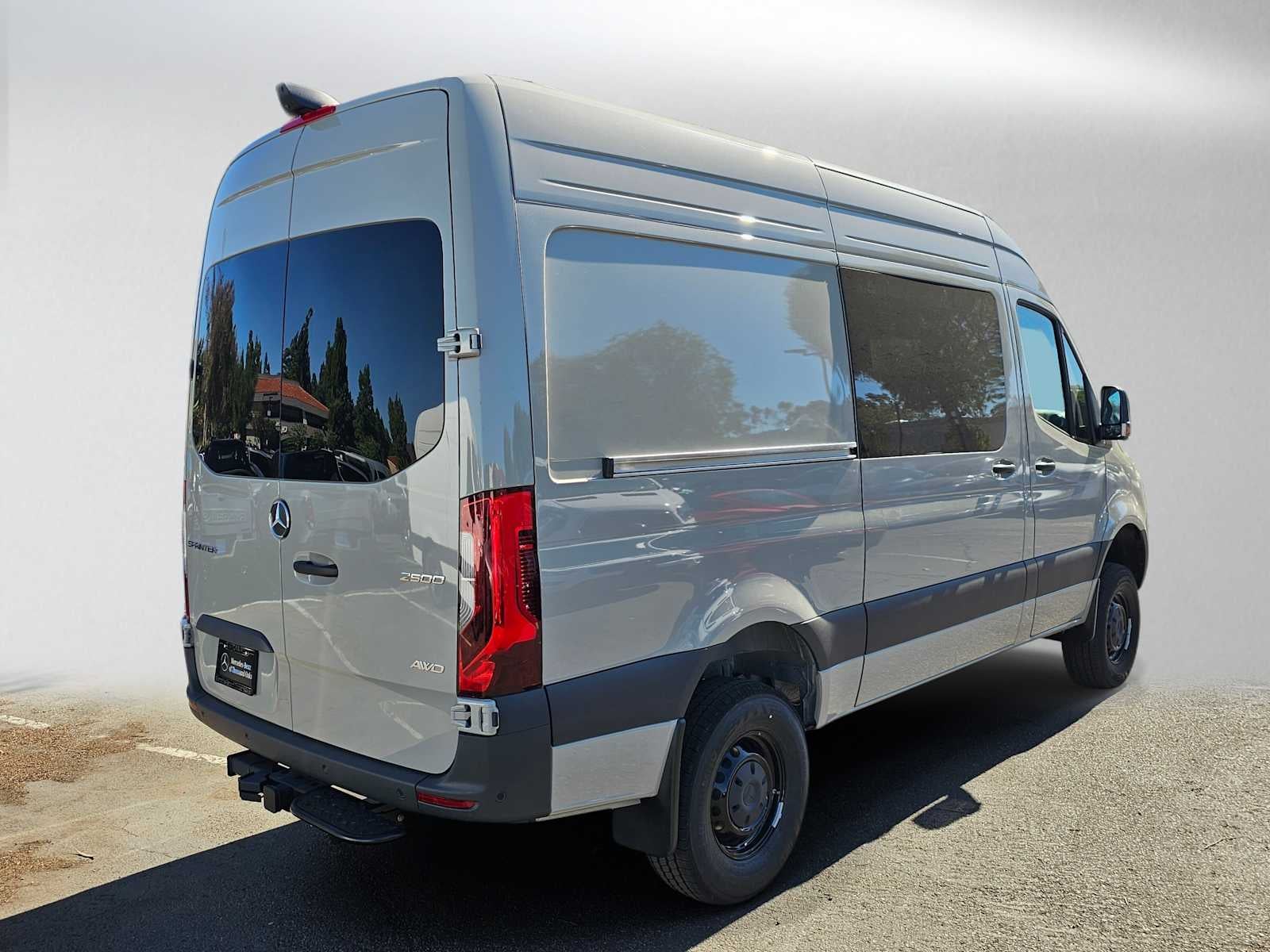 2026 Mercedes-Benz Sprinter Crew 2500 Standard Roof I4 Diesel HO 144 AWD