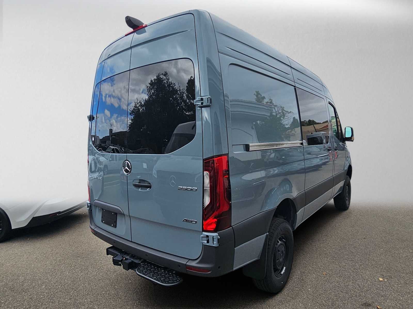 2026 Mercedes-Benz Sprinter Crew 2500 Standard Roof I4 Diesel HO 144 AWD