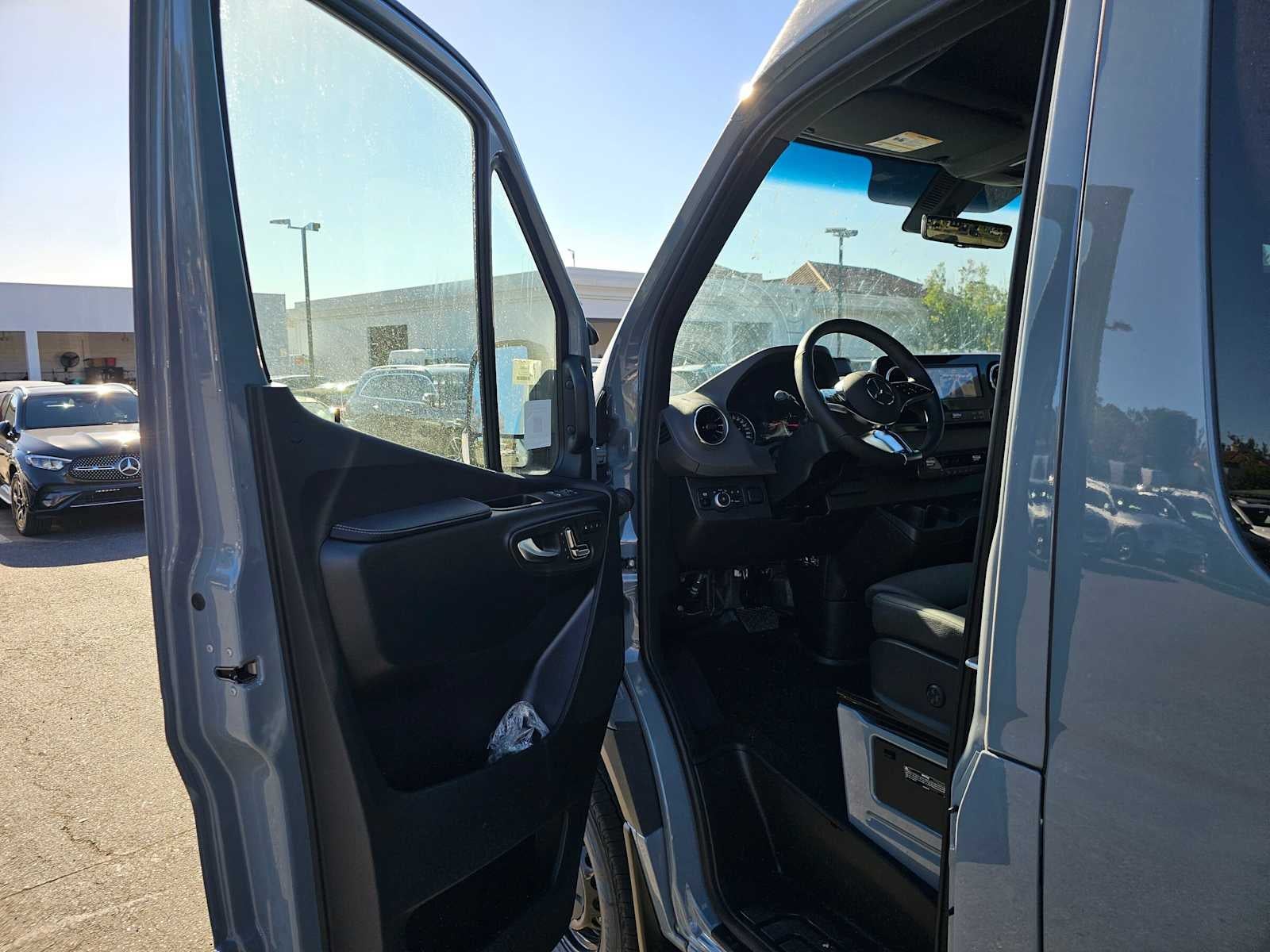 2026 Mercedes-Benz Sprinter Crew 2500 Standard Roof I4 Diesel HO 144 AWD