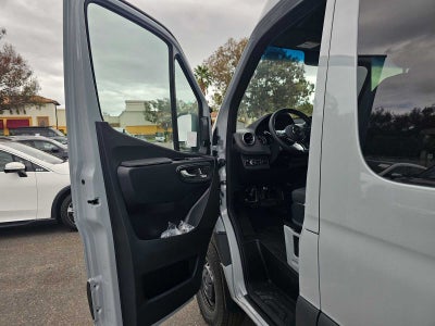 2026 Mercedes-Benz Sprinter Crew 2500 Standard Roof I4 Diesel HO 144 AWD