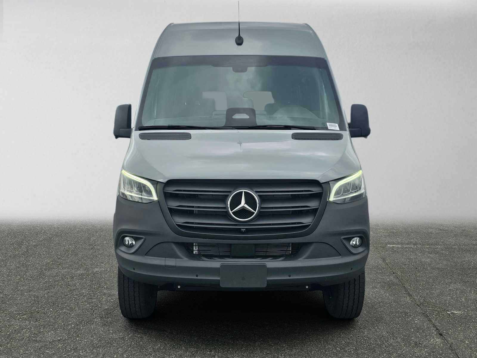2026 Mercedes-Benz Sprinter Crew 2500 Standard Roof I4 Diesel HO 144 AWD