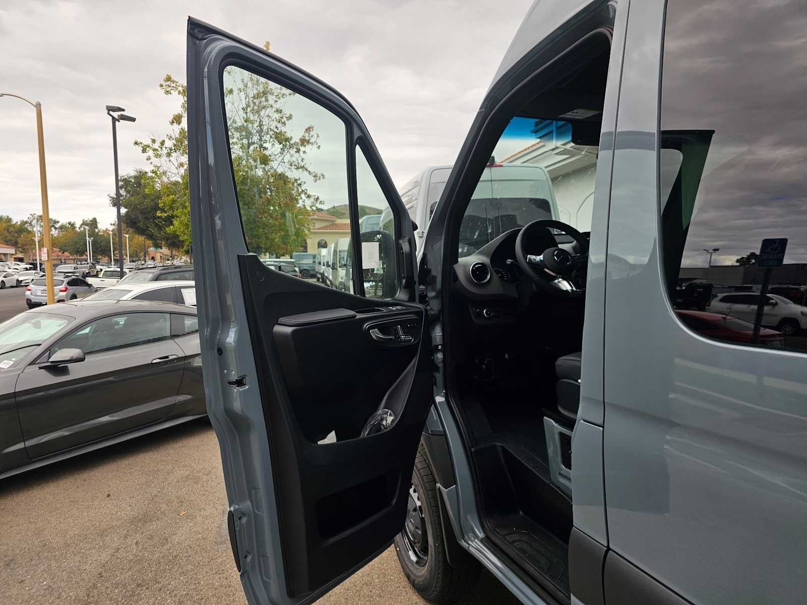 2026 Mercedes-Benz Sprinter Crew 2500 Standard Roof I4 Diesel HO 144 AWD