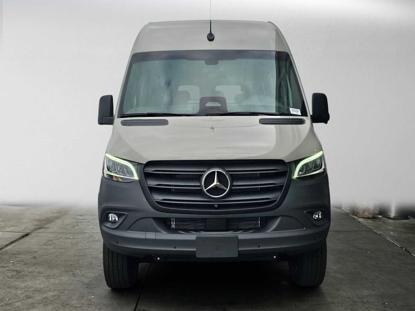 2026 Mercedes-Benz Sprinter Crew 2500 Standard Roof I4 Diesel HO 144 AWD