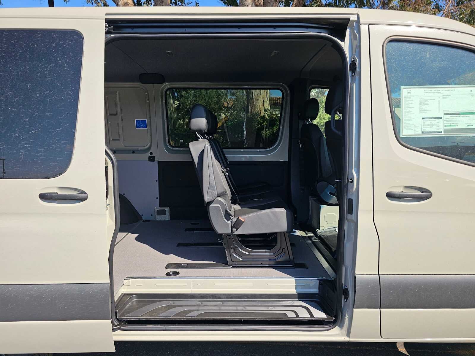 2026 Mercedes-Benz Sprinter Crew 2500 Standard Roof I4 Diesel HO 144 AWD