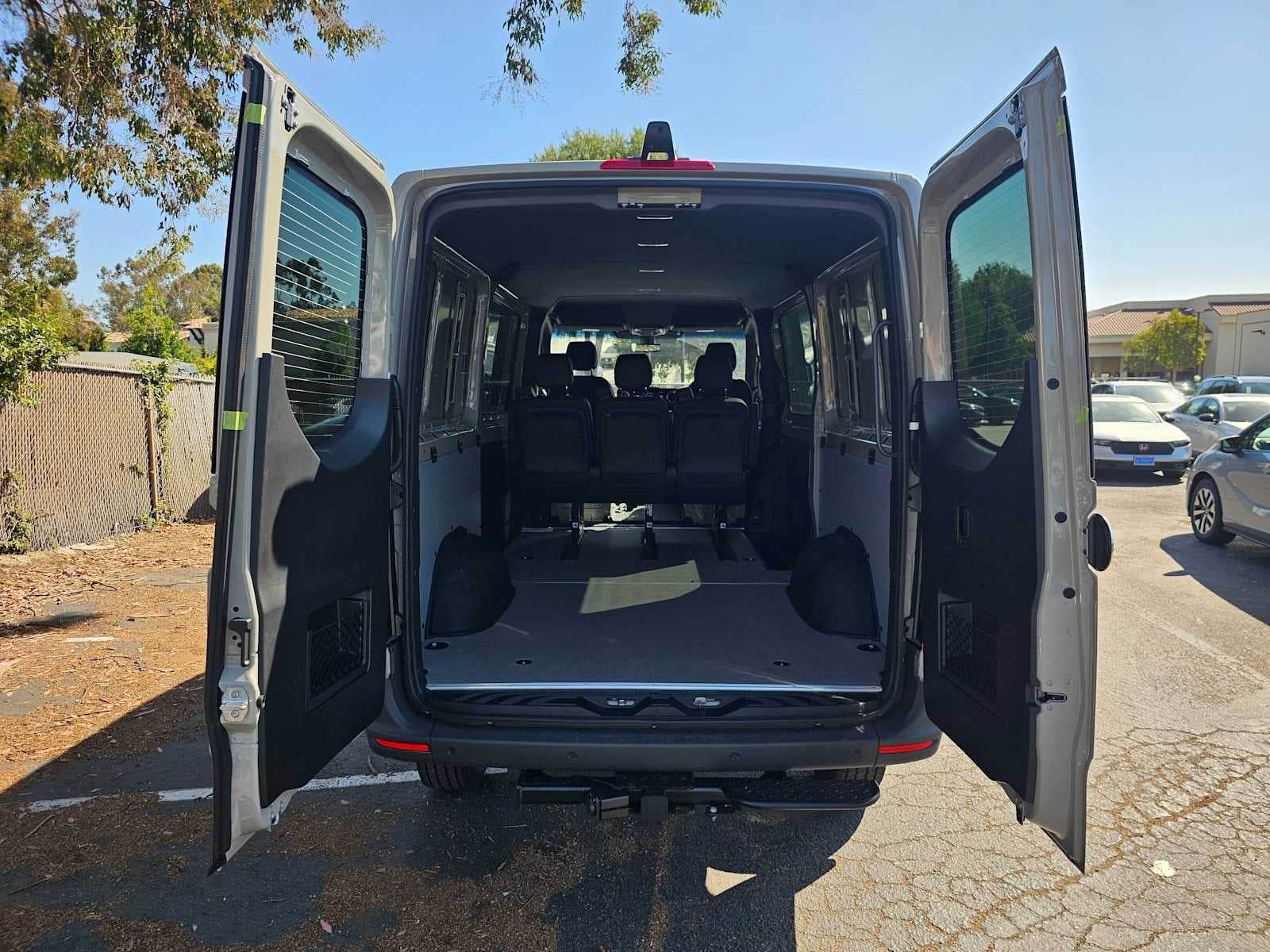 2026 Mercedes-Benz Sprinter Crew 2500 Standard Roof I4 Diesel HO 144 AWD