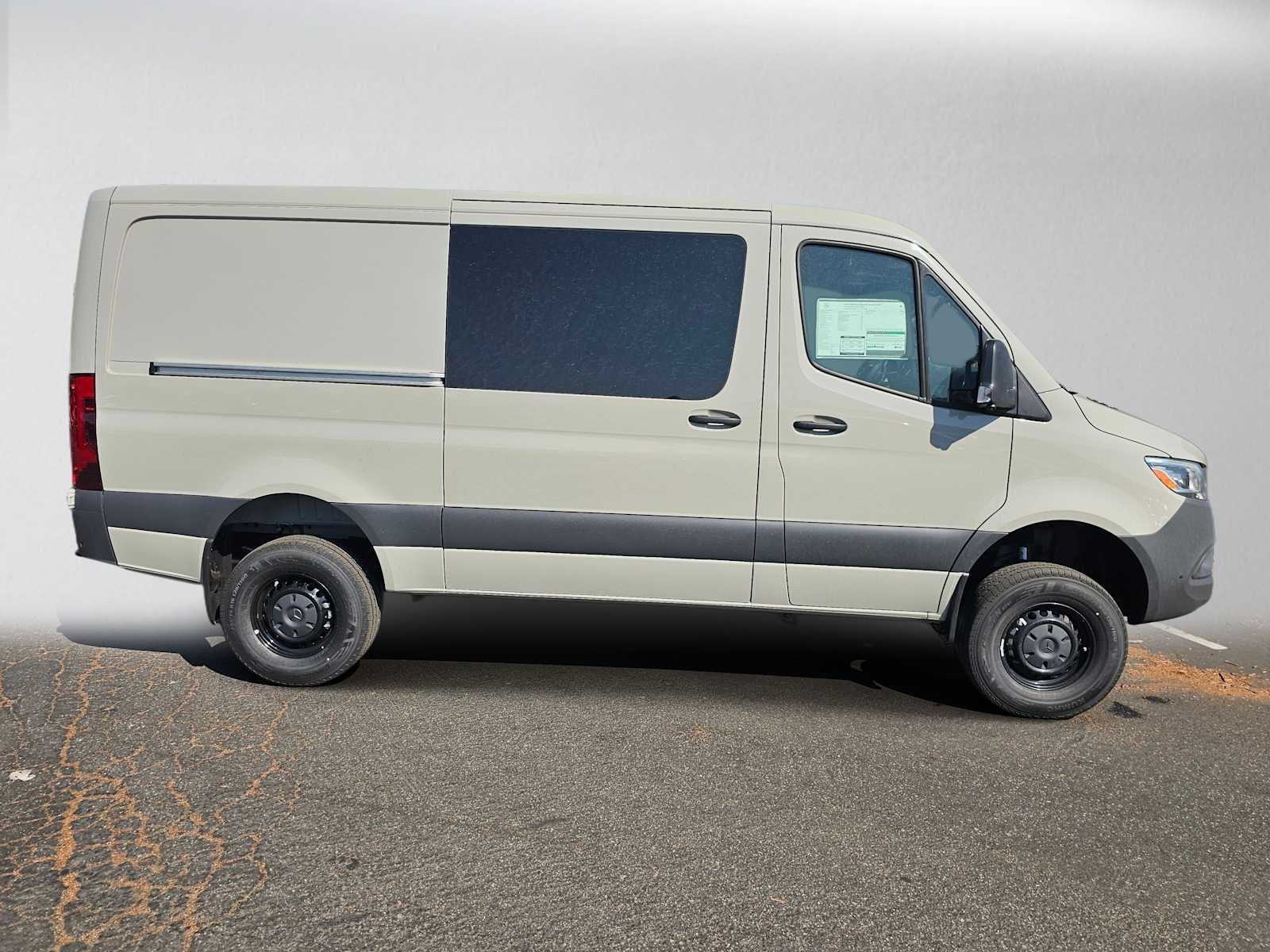 2026 Mercedes-Benz Sprinter Crew 2500 Standard Roof I4 Diesel HO 144 AWD