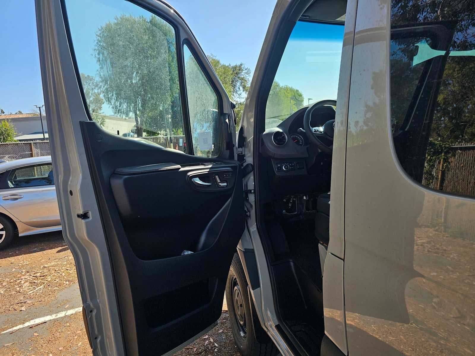 2026 Mercedes-Benz Sprinter Crew 2500 Standard Roof I4 Diesel HO 144 AWD